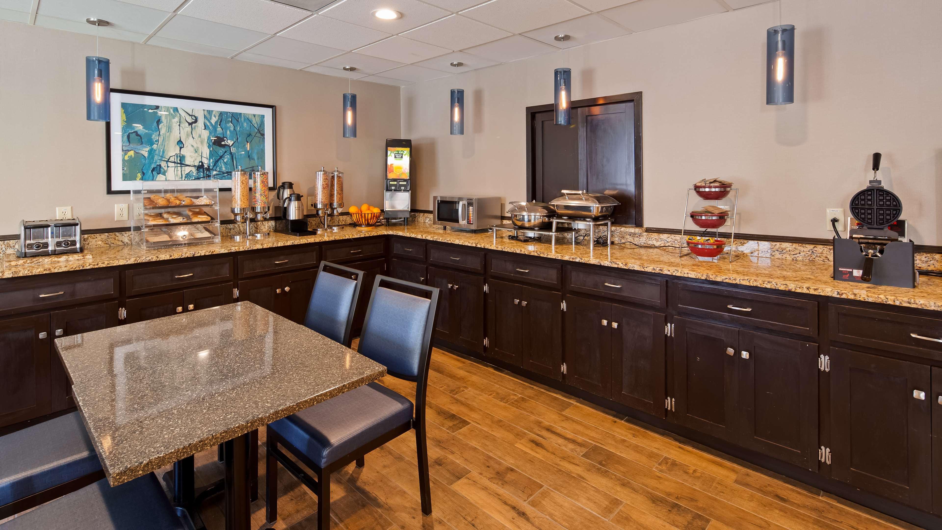 Best Western Augusta West Экстерьер фото
